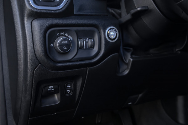 Dodge Ram 1500 5.7 V8 4x4 Crew Cab Laramie Pano - Harman Kardon - Trekhaak