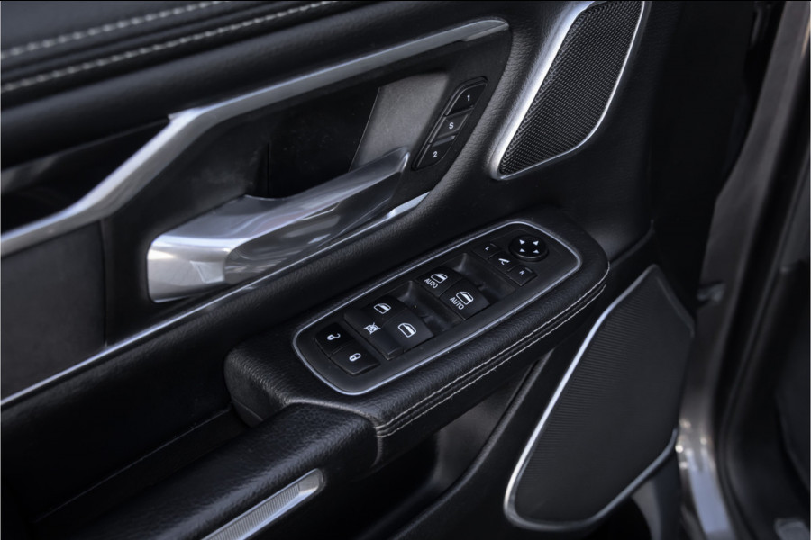 Dodge Ram 1500 5.7 V8 4x4 Crew Cab Laramie Pano - Harman Kardon - Trekhaak