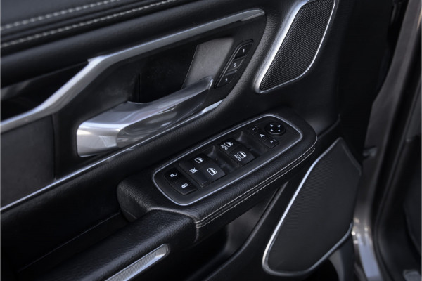 Dodge Ram 1500 5.7 V8 4x4 Crew Cab Laramie Pano - Harman Kardon - Trekhaak
