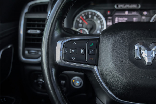 Dodge Ram 1500 5.7 V8 4x4 Crew Cab Laramie Pano - Harman Kardon - Trekhaak