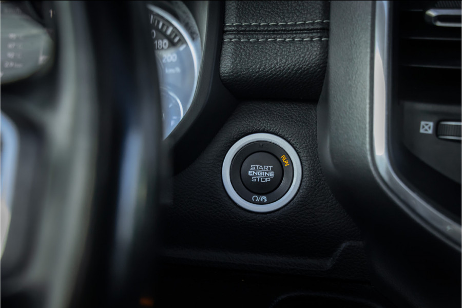 Dodge Ram 1500 5.7 V8 4x4 Crew Cab Laramie Pano - Harman Kardon - Trekhaak