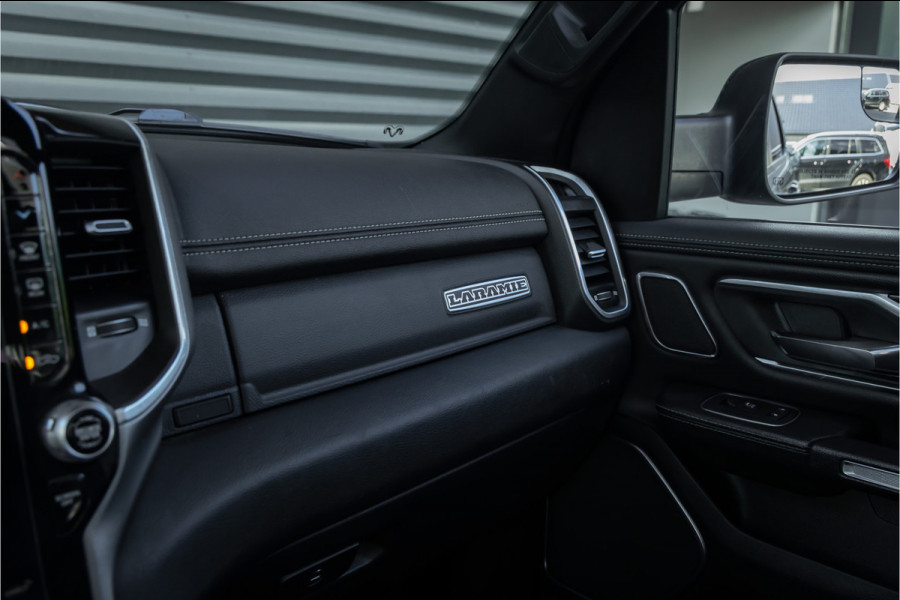 Dodge Ram 1500 5.7 V8 4x4 Crew Cab Laramie Pano - Harman Kardon - Trekhaak