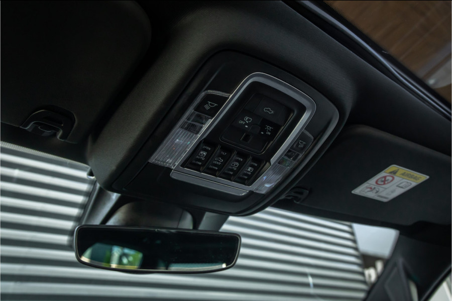 Dodge Ram 1500 5.7 V8 4x4 Crew Cab Laramie Pano - Harman Kardon - Trekhaak