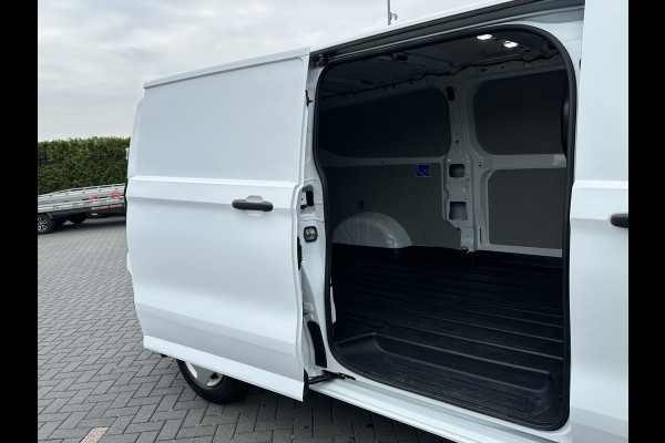 Ford Transit Custom 2.0 TDCI 136 PK TREND / L2H1 / 2.800 KG AHG / CAMERA / CRUISE / 3 ZITS / AIRCO / CARPLAY