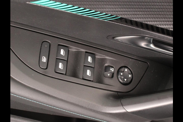 Peugeot 2008 1.2 PureTech Allure Navigatie Cruise control Lichtmetalen velgen Climate control Parkeersensor achter Apple Carplay/ Android auto Camera