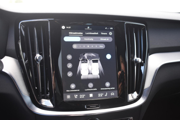 Volvo V60 T8 455PK Plug-in hybrid AWD Plus Dark / 360 Camera / Harman Kardon / Head-up display / Panorama schuifdak / Stoel- en stuurverwarming / Trekhaak / Elektrische stoelen met geheugen