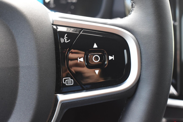Volvo V60 T8 455PK Plug-in hybrid AWD Plus Dark / 360 Camera / Harman Kardon / Head-up display / Panorama schuifdak / Stoel- en stuurverwarming / Trekhaak / Elektrische stoelen met geheugen
