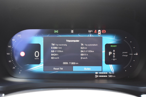 Volvo V60 T8 455PK Plug-in hybrid AWD Plus Dark / 360 Camera / Harman Kardon / Head-up display / Panorama schuifdak / Stoel- en stuurverwarming / Trekhaak / Elektrische stoelen met geheugen
