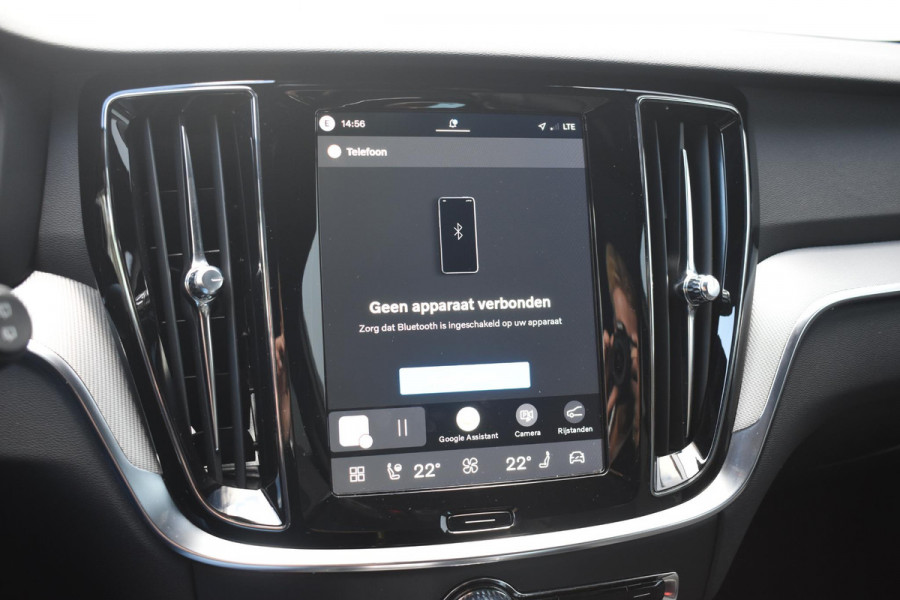 Volvo V60 T8 455PK Plug-in hybrid AWD Plus Dark / 360 Camera / Harman Kardon / Head-up display / Panorama schuifdak / Stoel- en stuurverwarming / Trekhaak / Elektrische stoelen met geheugen