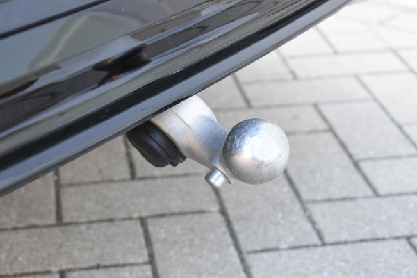 Volvo V60 T8 455PK Plug-in hybrid AWD Plus Dark / 360 Camera / Harman Kardon / Head-up display / Panorama schuifdak / Stoel- en stuurverwarming / Trekhaak / Elektrische stoelen met geheugen