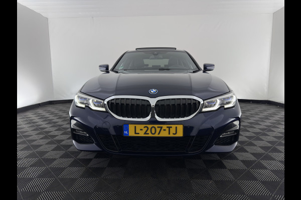 BMW 3-serie 320e M-Sport-Styling Business Edition Plus (Plug-In) {SoH-88%} (INCL-BTW) Aut. * PANO | LEATHER | FULL-LED | HEATED-SPORTSEATS | NAVI-FULLMAP | KEYLESS | PRIVACY-GLASS | HIFI-SOUND | ECC | PDC | SHIFTPADDLES | DAB | CARPLAY |  CRUISE | 19''ALU*