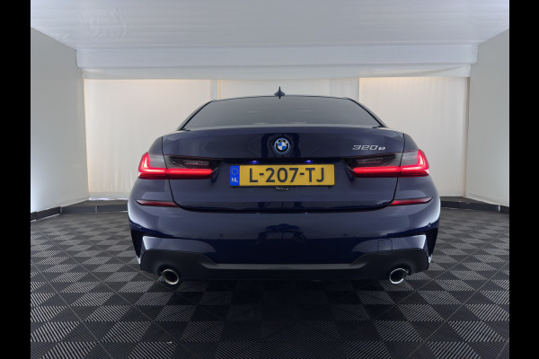 BMW 3-serie 320e M-Sport-Styling Business Edition Plus (Plug-In) {SoH-88%} (INCL-BTW) Aut. * PANO | LEATHER | FULL-LED | HEATED-SPORTSEATS | NAVI-FULLMAP | KEYLESS | PRIVACY-GLASS | HIFI-SOUND | ECC | PDC | SHIFTPADDLES | DAB | CARPLAY |  CRUISE | 19''ALU*