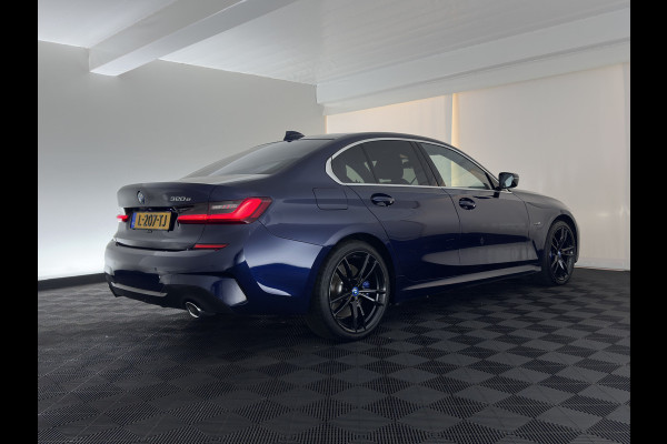 BMW 3-serie 320e M-Sport-Styling Business Edition Plus (Plug-In) {SoH-88%} (INCL-BTW) Aut. * PANO | LEATHER | FULL-LED | HEATED-SPORTSEATS | NAVI-FULLMAP | KEYLESS | PRIVACY-GLASS | HIFI-SOUND | ECC | PDC | SHIFTPADDLES | DAB | CARPLAY |  CRUISE | 19''ALU*