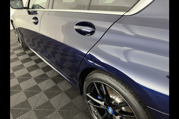 BMW 3-serie 320e M-Sport-Styling Business Edition Plus (Plug-In) {SoH-88%} (INCL-BTW) Aut. * PANO | LEATHER | FULL-LED | HEATED-SPORTSEATS | NAVI-FULLMAP | KEYLESS | PRIVACY-GLASS | HIFI-SOUND | ECC | PDC | SHIFTPADDLES | DAB | CARPLAY |  CRUISE | 19''ALU*