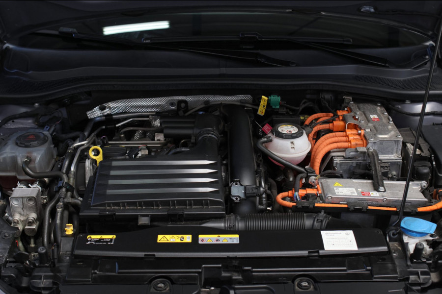 CUPRA Leon 1.4 e-Hybrid VZ Performance *Pano*Leder*Camera*DCC*ACC*