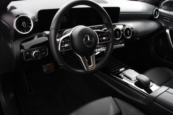 Mercedes-Benz A-Klasse 180 7-DCT Progressive Style Plus Navigatie Climate Control Camera Led 17"Lichtmetalen velgen Dab Half Leder Cruise control