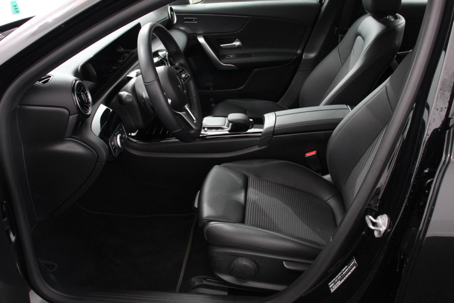 Mercedes-Benz A-Klasse 180 7-DCT Progressive Style Plus Navigatie Climate Control Camera Led 17"Lichtmetalen velgen Dab Half Leder Cruise control