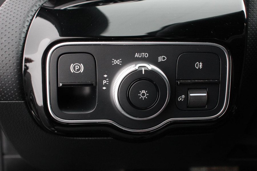 Mercedes-Benz A-Klasse 180 7-DCT Progressive Style Plus Navigatie Climate Control Camera Led 17"Lichtmetalen velgen Dab Half Leder Cruise control