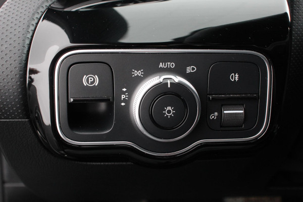 Mercedes-Benz A-Klasse 180 7-DCT Progressive Style Plus Navigatie Climate Control Camera Led 17"Lichtmetalen velgen Dab Half Leder Cruise control