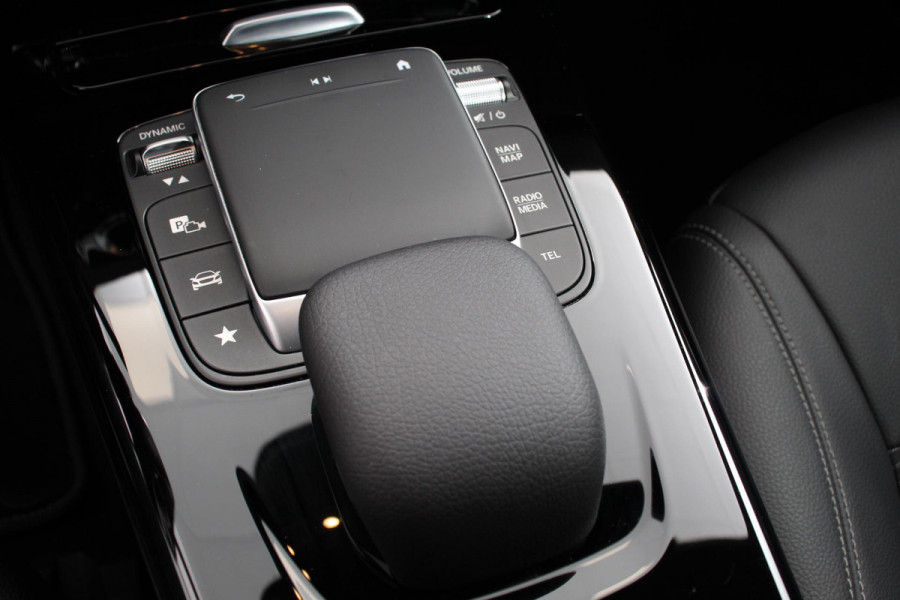 Mercedes-Benz A-Klasse 180 7-DCT Progressive Style Plus Navigatie Climate Control Camera Led 17"Lichtmetalen velgen Dab Half Leder Cruise control