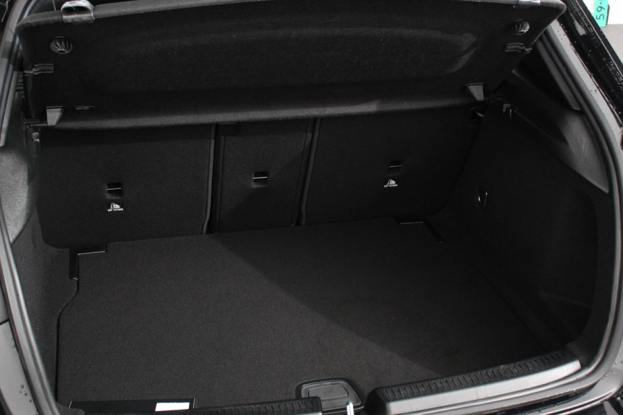 Mercedes-Benz A-Klasse 180 7-DCT Progressive Style Plus Navigatie Climate Control Camera Led 17"Lichtmetalen velgen Dab Half Leder Cruise control