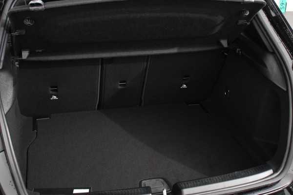 Mercedes-Benz A-Klasse 180 7-DCT Progressive Style Plus Navigatie Climate Control Camera Led 17"Lichtmetalen velgen Dab Half Leder Cruise control