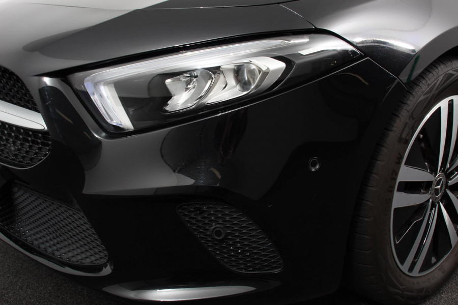 Mercedes-Benz A-Klasse 180 7-DCT Progressive Style Plus Navigatie Climate Control Camera Led 17"Lichtmetalen velgen Dab Half Leder Cruise control