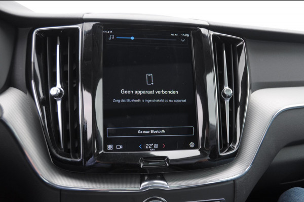 Volvo XC60 T6 350PK Automaat Plug-in hybrid AWD Plus Bright Panoramisch schuif-kanteldak / Google infotainment / Lederen bekleding / Parkeersensoren voor en achter met parkeercamera / Road Sign information / Cruise Control