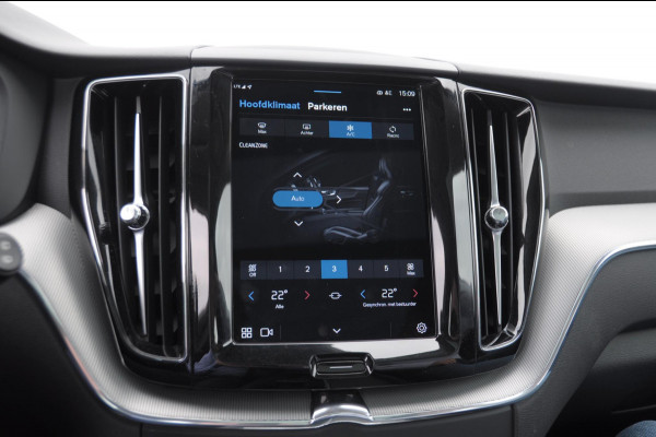 Volvo XC60 T6 350PK Automaat Plug-in hybrid AWD Plus Bright Panoramisch schuif-kanteldak / Google infotainment / Lederen bekleding / Parkeersensoren voor en achter met parkeercamera / Road Sign information / Cruise Control