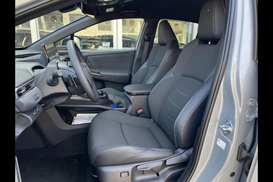 Toyota C-HR+ 77 kWh First Edition | 20 inch velgen, Elektrische achterklep, Dodehoekherkenning, Parkeersensoren