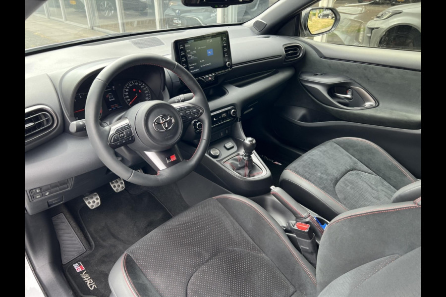 Toyota Yaris 1.6 Turbo 261pk GR Performance | Eerste eigenaar, Perfecte staat, Parelmoer wit, CarPlay, Stoelverwarming