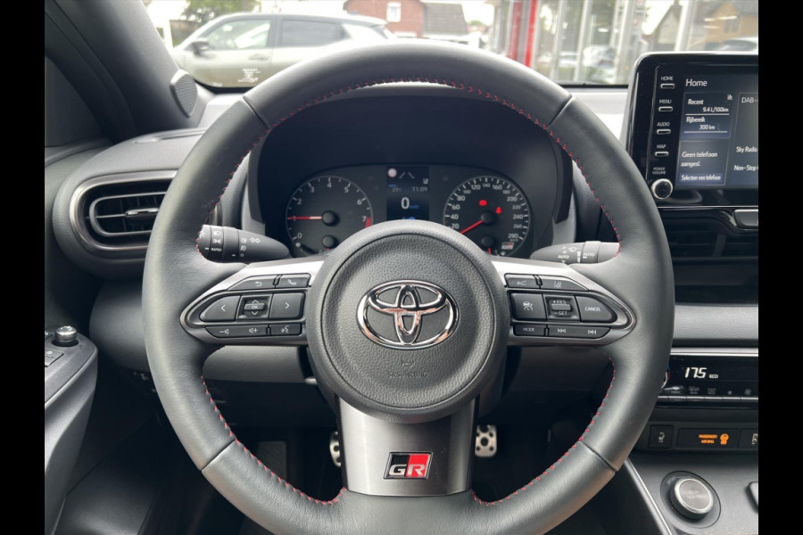 Toyota Yaris 1.6 Turbo 261pk GR Performance | Eerste eigenaar, Perfecte staat, Parelmoer wit, CarPlay, Stoelverwarming