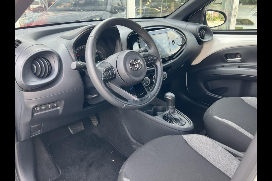 Toyota Aygo X 1.0 VVT-i S-CVT Automaat Business | Stoelverwarming, Apple CarPlay/Android Auto, Airco, Parkeercamera