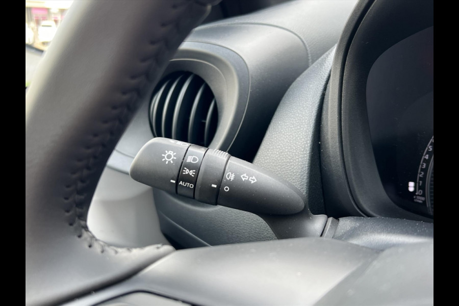 Toyota Aygo X 1.0 VVT-i S-CVT Automaat Business | Stoelverwarming, Apple CarPlay/Android Auto, Airco, Parkeercamera