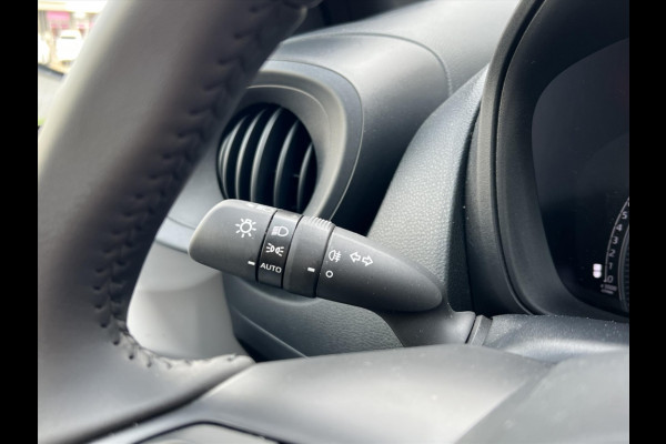 Toyota Aygo X 1.0 VVT-i S-CVT Automaat Business | Stoelverwarming, Apple CarPlay/Android Auto, Airco, Parkeercamera