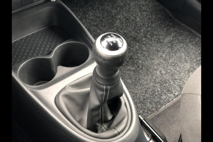 Toyota Aygo X 1.0 VVT-i First | Apple CarPlay/Android Auto, Lichtmetalen velgen, Licht + Regensensor, Parkeersensoren, Stuurbediening