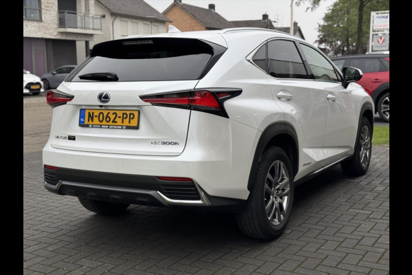 Lexus NX 300h AWD Luxury Line | Groot Scherm, Adaptive cruise control, Leer, Stoelverwarming, Parkeersensoren, Elektrische achterklep, 18