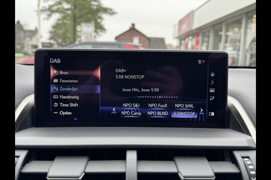 Lexus NX 300h AWD Luxury Line | Groot Scherm, Adaptive cruise control, Leer, Stoelverwarming, Parkeersensoren, Elektrische achterklep, 18