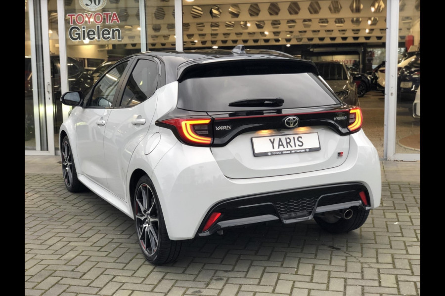 Toyota Yaris 1.5 Hybrid GR Sport | JBL, Dodehoekherkenning, Stoelverwarming, Smart connect, Dynamic Grey, Keyless, CarPlay, Half Leer