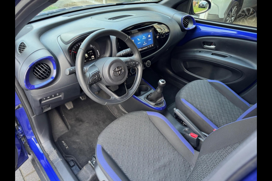 Toyota Aygo X 1.0 VVT-i MT Pulse Bi-tone | Juniper blue, 17 inch, Privacy glass, Apple CarPlay/Android auto, Airconditioning, Parkeercamera