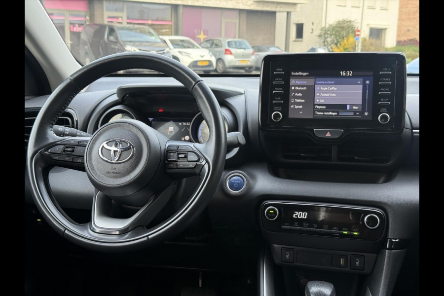 Toyota Yaris 1.5 Hybrid Dynamic Plus | Stoelverwarming, 16 inch, LED, Apple CarPlay/Android Auto, Parkeercamera, Keyless