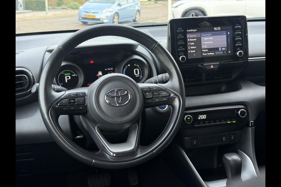 Toyota Yaris 1.5 Hybrid Dynamic Plus | Stoelverwarming, 16 inch, LED, Apple CarPlay/Android Auto, Parkeercamera, Keyless
