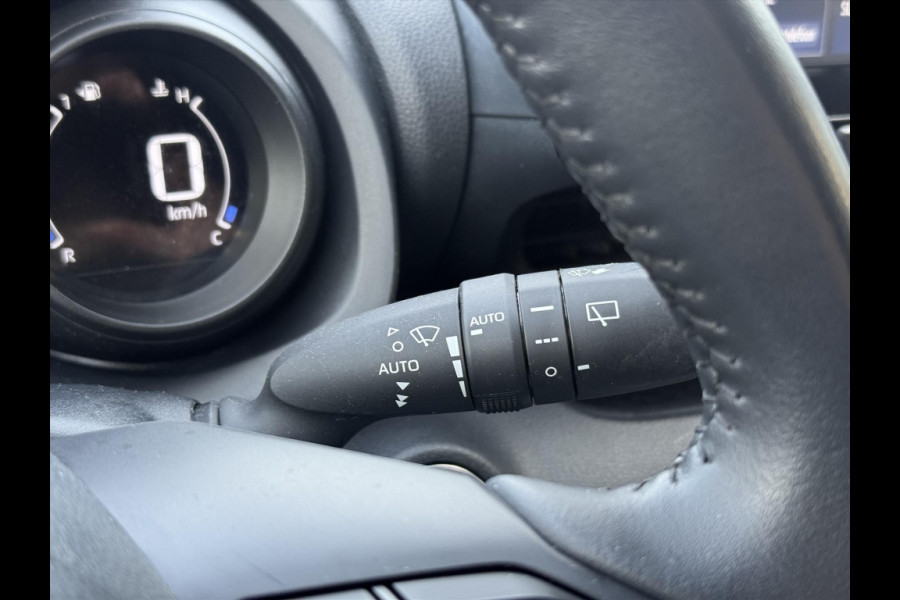 Toyota Yaris 1.5 Hybrid Dynamic Plus | Stoelverwarming, 16 inch, LED, Apple CarPlay/Android Auto, Parkeercamera, Keyless