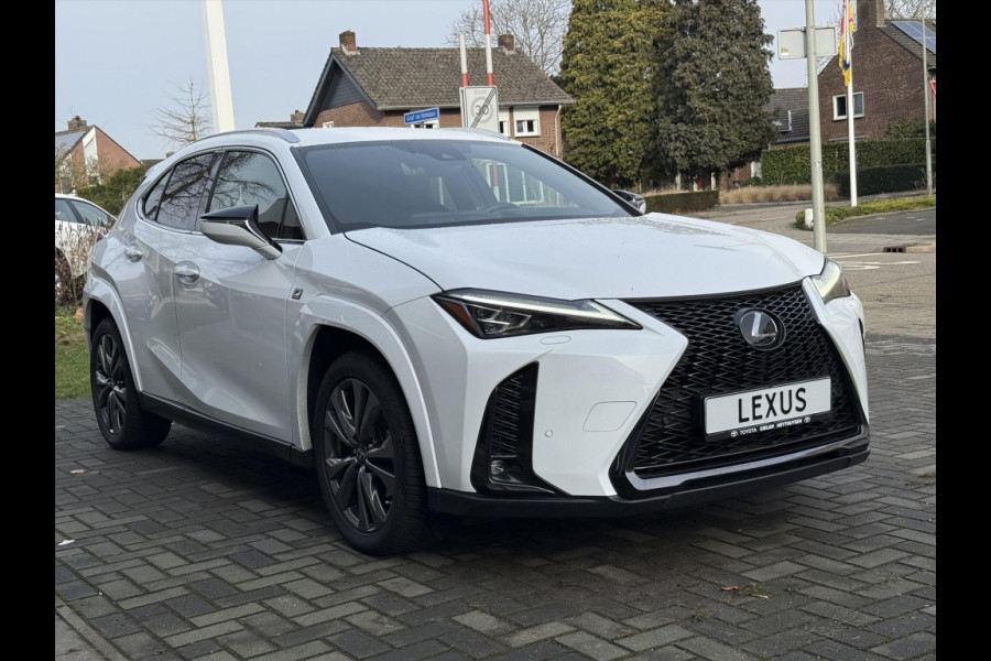 Lexus UX 250h F Sport Line | Facelift, Head up display, Blind Spot, 18 inch, Parkeersensoren, Stoel + Stuurverwarming, Groot scherm