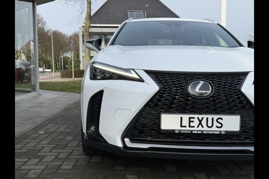 Lexus UX 250h F Sport Line | Facelift, Head up display, Blind Spot, 18 inch, Parkeersensoren, Stoel + Stuurverwarming, Groot scherm