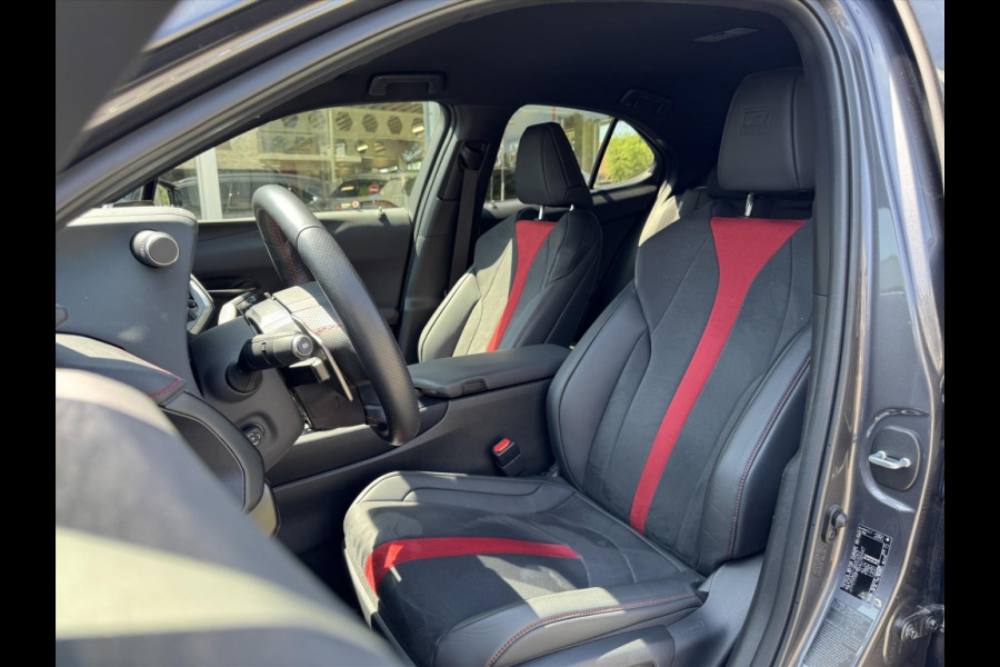 Lexus UX 250h F Sport Line | Facelift, Head up display, Blind Spot, 18 inch, Parkeersensoren, Stoel + Stuurverwarming, Groot scherm