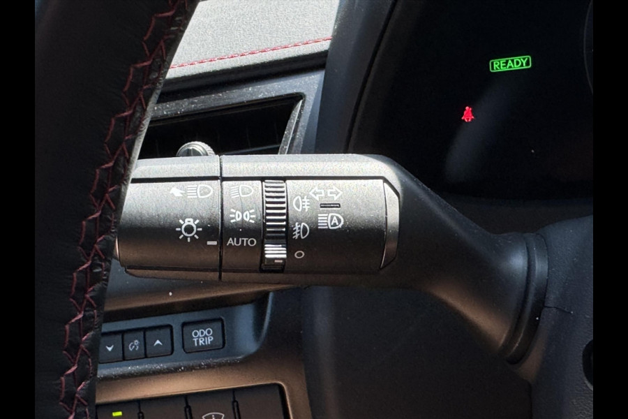 Lexus UX 250h F Sport Line | Facelift, Head up display, Blind Spot, 18 inch, Parkeersensoren, Stoel + Stuurverwarming, Groot scherm