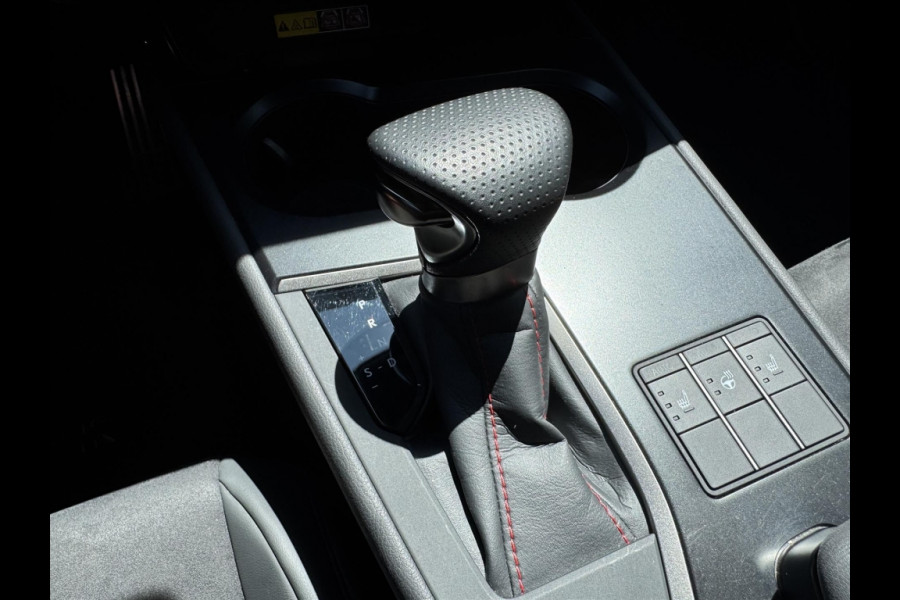 Lexus UX 250h F Sport Line | Facelift, Head up display, Blind Spot, 18 inch, Parkeersensoren, Stoel + Stuurverwarming, Groot scherm