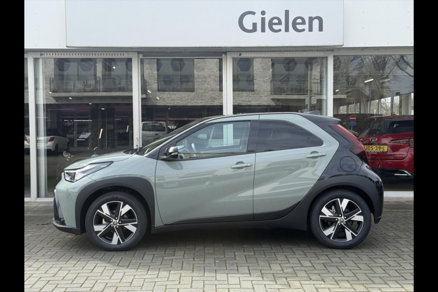 Toyota Aygo X 1.5 Hybrid Pulse Plus | Tarragon, Bi-Tone, Stoelverwarming, Climate control, Startknop, LED, 17 inch
