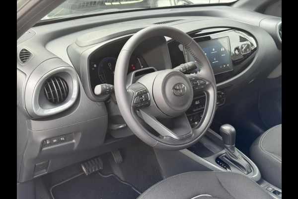 Toyota Aygo X 1.5 Hybrid Pulse Plus | Tarragon, Bi-Tone, Stoelverwarming, Climate control, Startknop, LED, 17 inch